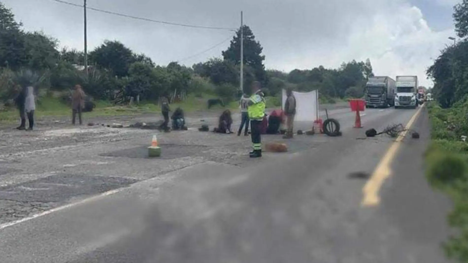 Pobladores de la comunidad San José Cuyachapa, perteneciente al municipio de Esperanza cerraron la autopista Puebla-Orizaba